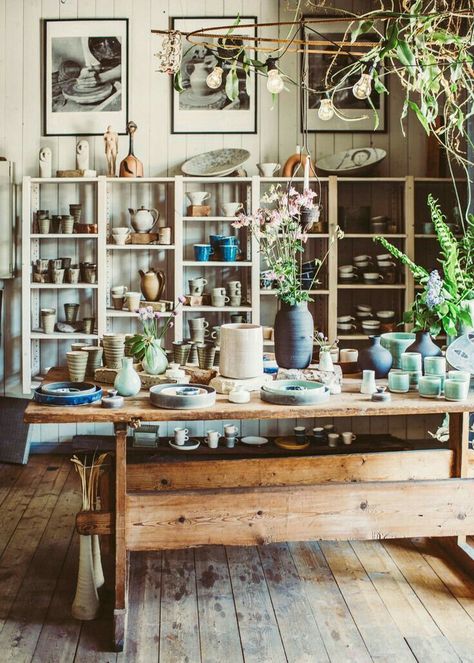 Workspace Shelves, Art Studio Design Workspaces, Ceramics Workshop, Art Studio Space, Pottery Store, Art Studio Design, Workshop Studio, Pottery Workshop, Ceramic Workshop