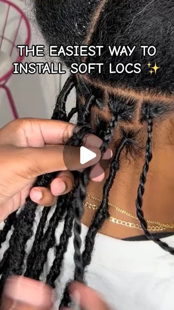 Link to the hair beauty world✨ on Instagram: "Fav way to install soft locs✨ Cr TT theasiaaeffect Follow for more about hair🙌 💸𝗕𝘂𝘆 𝗼𝗻𝗲 𝗴𝗲𝘁 𝗼𝗻𝗲 𝟱𝟬% 🎁𝗙𝗿𝗲𝗲 𝗘𝘅𝗰𝗹𝘂𝘀𝗶𝘃𝗲 𝗦𝗶𝗱𝗲 𝗣𝗮𝗿𝘁 𝗦𝘁𝘆𝗹𝗲 𝗖𝗼𝗺𝗯 & 𝗔𝗰𝗰𝗲𝘀𝘀𝗼𝗿𝗶𝗲𝘀 𝘄𝗶𝘁𝗵 𝗽𝘂𝗿𝗰𝗵𝗮𝘀𝗲 ❤️𝟒 𝐢𝐧𝐭𝐞𝐫𝐞𝐬𝐭—𝐟𝐫𝐞𝐞 𝐩𝐚𝐲𝐦𝐞𝐧𝐭 𝐰𝐢𝐭𝐡 𝐊𝐥𝐚𝐫𝐧𝐚 @linktohairofficial . . . #linktohair#kinkyhair#kinkystraight#kinkycurly#gluelesswig#4chair#hdlace#hdlacewig#trendy#wigslay#lacewigs#hairinspo#wigs#hairstyle#hairtutorial#viral#explore#explorepage#tiktok#trending#foryourpage#fyp#hairextensions#hairdo#softlocs#tutorial#locs#naturalhair #locstutorial#locs4life" Rubber Band Soft Locs, Old Soft Locs Styles, Starter Locs Relaxed Hair, Soft Loc Install, Modern Soft Locs, Real Looking Faux Locs, Soft Locs Side Part, Parting Hair For Locs, Soft Loc Parting Guide