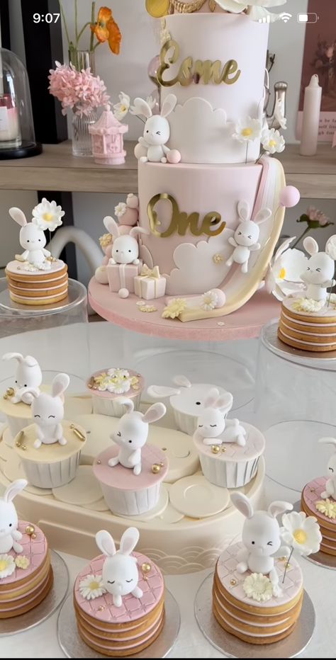 Bunny Gender Reveal Cake, Bunny Theme Cake, Rabbit Cupcakes, Fondant Rabbit, Rabbit Birthday Cake, Bunny Rabbit Cake, Bunny Birthday Theme, Γενέθλια Mickey Mouse, Bunny Birthday Cake