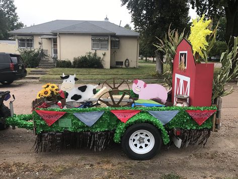 Farm Christmas Parade Float, Farm Animal Parade Float, Country Theme Parade Float, 4 H Parade Floats, Fair Parade Float Ideas, County Fair Parade Float Ideas, Pioneer Parade Float Ideas, Country Parade Float Ideas, Farm Christmas Floats Parade Ideas