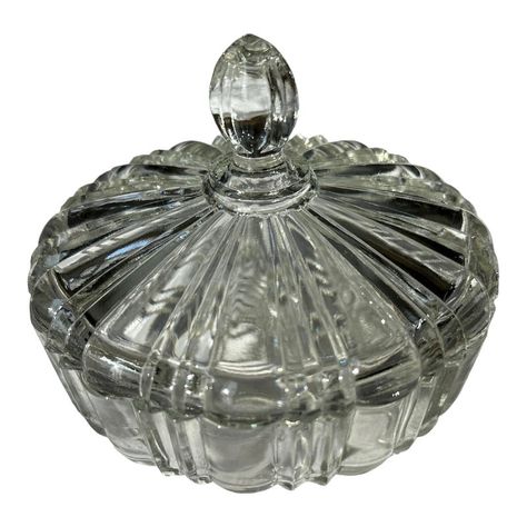 Excellent condition vintage clear pressed glass lidded dish.  This is a decorative lidded bowl that has multi-uses.  From candy to jewelry to spare change or as a catchall.  Whatever is inside it sits pretty with the beveled ribs and pointed crown that makes a perfect handle.   I use one on my bedside table and one on my island bar for treats! Another I know uses in her bathroom to drop her jewelry.  I enjoy that it is shallow and lidded while being decorative in it be bottom! The ribbed design Antique Dishes Collectible, Anchor Hocking Glassware, Old Cafe, Crystal Glassware Antiques, Vintage Dishes Antiques, Antique Knowledge, Vintage Glassware Antiques, Antique Glass Bottles, Island Bar