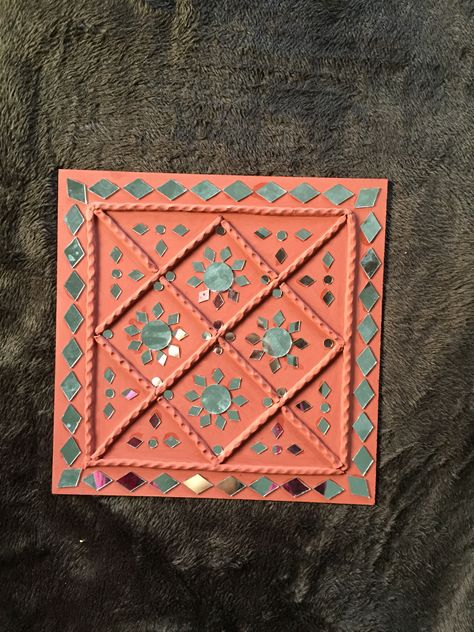 Lippan Art On Small Square Board, Lippan Rangoli, Lipin Art, Lippin Art, Lippon Art, Painted Mirror Art, Mdf Painting, Mural Art Design, Rajasthani Art