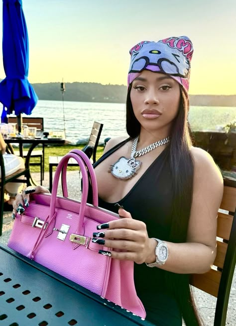 Hennessy Carolina, Baddie Filters, Pink Lifestyle, Creative Photoshoot Ideas, Pink Hello Kitty, Pink Girly Things, Women's Beanie, Cute Swag Outfits