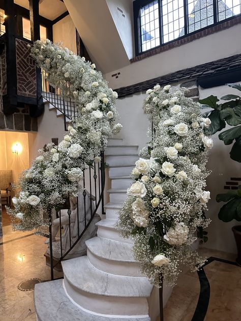 White Flower Staircase Wedding, Wedding Railing Decor, Stairs Decoration Wedding, Stairs With Flowers, Staircase Flowers Wedding, Staircase Wedding Decor, Flower Staircase, Wedding Staircase Decoration, Flower Runner Wedding