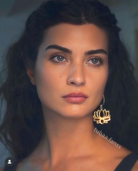 Female Crush, Tuba Buyukustun, Art Studio Space, Airplane Wallpaper, Turkish Actresses, Engin Akyurek, I Have A Crush, New Era, Eyebrows