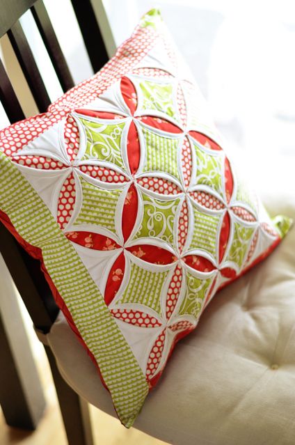 04092012K Cathedral Quilt, Fabric Manipulations, Window Blocks, Cathedral Window Quilts, Cathedral Window, Pillow Tutorial, Cathedral Windows, Patchwork Cushion, Pretty Pillow