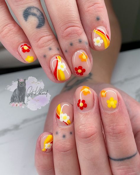 Throwing it back with retro vibes and funky designs! 🌸✨ These bold colors are bringing all the groovy feels. Who else is ready for a nail trip to the past? 💅🏻🎨 Inspo: @nailartbysofia_ #RetroNails #nailart #fallnails #fallnailinspo #shortnails #shortnailinspo #LEBrandAmbassador #GetKlawed #480nails #aznails #nailsmagazine #nails #nailsofinstagram #nailinspo #independentnailtech Pyrex Nails, 70’s Nails, 70s Nails, Bright Orange Nails, Classic Outfits For Women, Retro Nails, Throwing It Back, Funky Design, Orange Nails