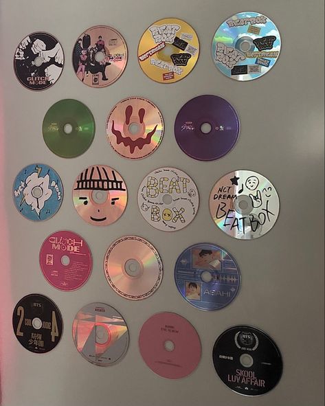 Hanging Cds On Wall, Kpop Cds On Wall, Kpop Cd Wall, Kpop Display, Cd Art Aesthetic Wall, Cd Idea, Kpop Deco, Cd Wall, Diy Room Decor Videos