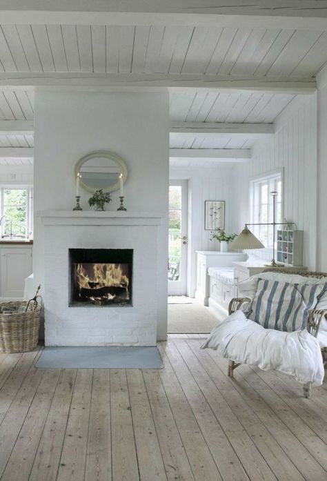 Country Living Room Furniture, French Country Wall Decor, French Country Decorating Living Room, Summer Interior, French Country Living, Farmhouse Flooring, French Country Living Room, Casa Country, Country Living Room