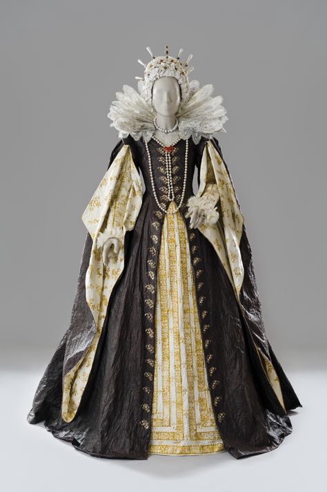 Isabelle de Borchgrave: Fashioning Art from Paper | Oklahoma City Museum of Art | OKCMOA 1600s Royal Fashion, 1500s Dresses Royal, Royalty Costume, Elizabethan Gown, Elizabethan Dress, Elizabethan Costume, Elizabethan Fashion, Era Victoria, Tudor Fashion