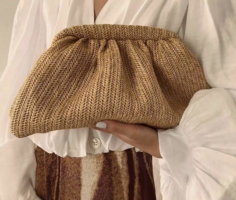 Dumpling Bag Outfit, Alyssa Lenore, Straw Crossbody Bag, Raffia Clutch, Bag Accessories Diy, Summer Beach Bag, Diy Crochet Bag, Brown Clutch, Crochet Business