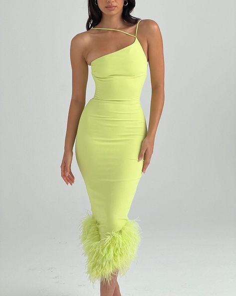 House Of CB on Instagram: “The only dress you need RN. Our Alessia dress 🍋” Gaun Koktail, One Shoulder Midi Dress, Long Bodycon Dress, Elegante Casual, Women's Robe, Short Cocktail Dress, Modieuze Outfits, Feather Dress, Green Midi Dress