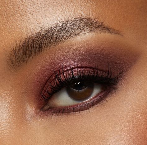 Burgundy Eye Makeup Simple, Plum Eyeliner Brown Eyes, Wine Eyeshadow Look, Wine Makeup, Eyeliner Brown Eyes, Plum Eyeliner, Dubai Makeup, Plum Makeup, Burgundy Eye Makeup