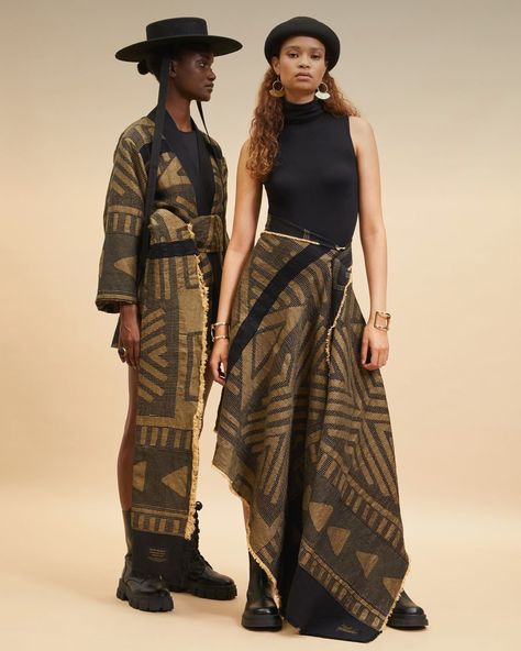 The Halisi Shawl by Mille Collines, in collaboration with African Jacquard, is a stunning fusion of heritage and luxury. This piece, with its vibrant West African patterns and exquisite craftsmanship, embodies the essence of cultural pride. 📸 @millecollines African Modern Fashion, Afropunk Outfits, Modern African Fashion, Shadow Runner, Modern Pirate, African Traditional Wear, African Ancestry, Culture Clothing, African Clothes