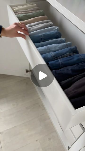 Canan on Instagram: "PAX- Schublade ist eingebaut und auch gleich gefüllt mit kurzen Shorts 🩳➡️der Sommer kann kommen ☺️ 

Bei uns im Schrank sind die Kleidungen immer drin. 
Wie macht ihr das - packt ihr die Kleidungsstücke für Sommer oder Winter immer weg aus dem Kleiderschrank ? 
.
.
.
.
.
.
#pax #ikeahack #temizlikzamanı #temizlikbenimişim #foryou #temizlikönerileri #ordnung #ordnungstipps #ordnungsliebe #sauber #cleanday #cleaningmotivation #cleaningmotivation #cleaning #motivation #schubladenorganizer #cekmeceduzeni #organizer #homecleaning #düzenlievim #reelsviral #reelsinstagram #asmr #asmrvideo #wäschezusammenlegen #Ordnung #paxschrank  #fypシ #organizewithme #ikea #falten" Pax Organisation, Cleaning Motivation, Ikea Pax, Walk In Closet, Walk In, On Instagram, Organisation