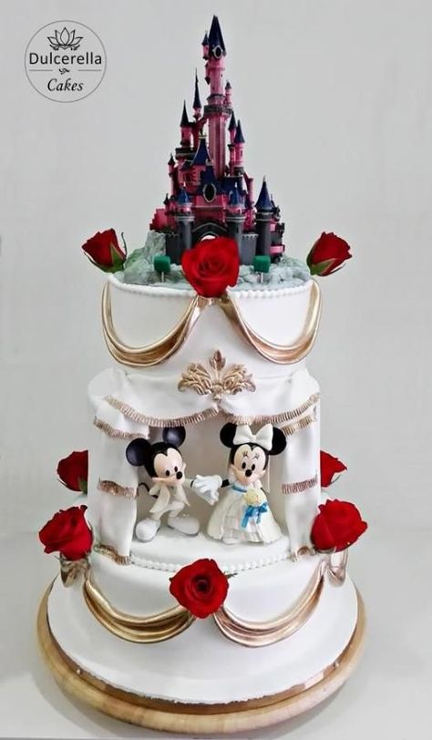 Crazy Wedding Cakes, Disney Wedding Cake, Disney Inspired Wedding, Wedding Cake Stand, Disney Wedding Theme, Wedding Cake Recipe, Chocolate Wedding Cake, Wedding Cake Table, Mickey And Minnie Mouse