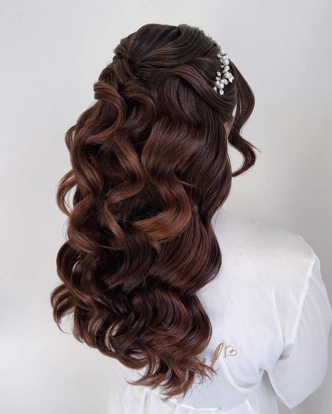 Wedding Half-Up Half-Down Hollywood Waves Wedding Half Updo, Slytherin Wedding, Modern Bridal Hairstyles, Simple Bridal Hairstyle, Evening Hair, Half Bun Hairstyles, Half Up Curls, Bridal Hair Half Up, Braided Half Updo