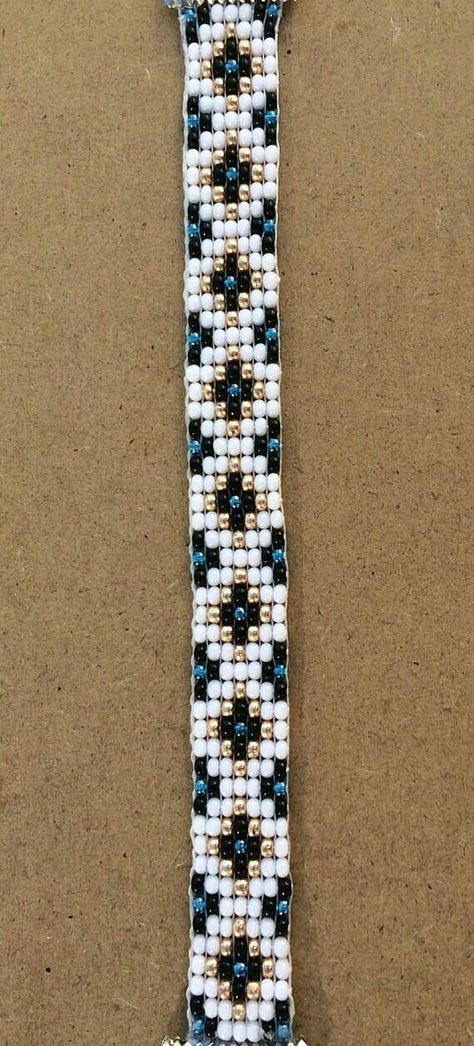 Jewelry Looms, Bracelet Loom, Anting Manik, Bead Loom Designs, Loom Jewelry, Quatrefoil Pattern, Embroidery Bracelets, Loom Bracelet Patterns, Loom Bracelet