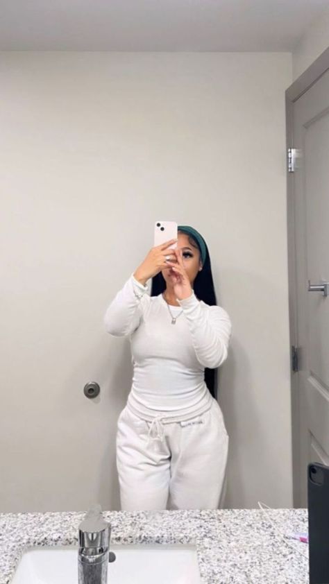 How To Style Sweatpants, Sweatpants Outfits, Style Sweatpants, Comfy Sweatpants, Chill Outfits, Cute Comfy Outfits, Best Amazon, Baddie Outfits Casual