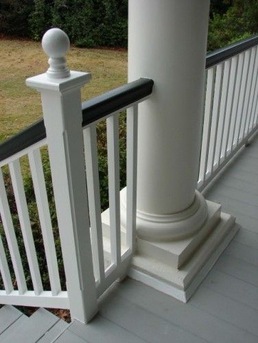 very good details on a porch.  note the Charleston green top rail Porch Railing Designs, Front Porch Railings, Porch Stairs, Traditional Porch, Railing Ideas, Building A Porch, Wood Railing, Front Porch Design, Porch Makeover