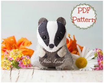 Noialand - Etsy Felt Badger, Badger Pattern, Animal Felt Patterns, Bunny Book, Felt Toys Patterns, Softie Pattern, Felt Crafts Patterns, Felt Pattern, Soft Book