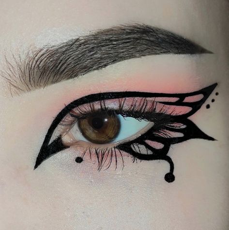 Butterfly Makeup Hooded Eyes, Butterfly Eyeliner Hooded Eyes, Butterfly Graphic Liner, Alt Eyeliner For Hooded Eyes, Graphic Eyeliner For Hooded Eyes, Butterfly Liner, Butterfly Eye Makeup, Butterfly Eyeliner, Eyes Butterfly