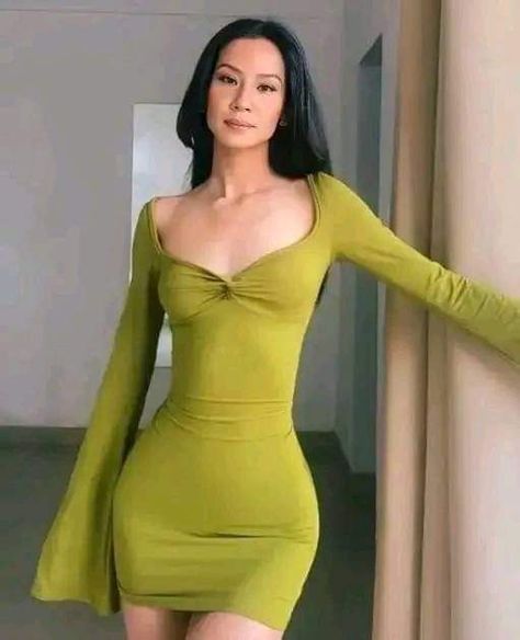 Lucy Liu Style 90s Aesthetic, Lucy Liu Today, Lucy Lui 90s, Lucy Liu Style 90s, Lucy Liu Outfits, Lucy Liu Style, Johnny Depp News, Lucy Lui, 30 Day Plank Challenge