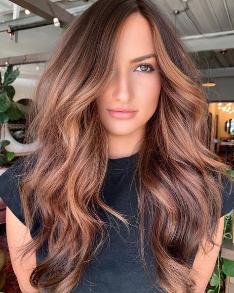 Dreamy Brown Hair Color Ideas That Will Give You A Natural Appearance | Fashionisers© Natural Hair Dye, Copper Brown Hair, Brown Hair Color Ideas, Brunette Hair With Highlights, Brown Hair Color, Dyed Natural Hair, Hair Color Auburn, Hair Color Highlights, Auburn Hair