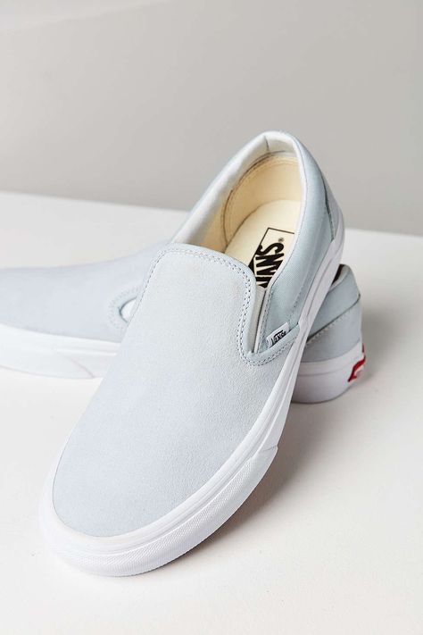 Best Shoes, Vans Slip On, Sneakers Mode, White Slip, Vans Sneakers, Best Sneakers, Casual Shoes Women, Vans Classic Slip On Sneaker, Slip On Sneakers