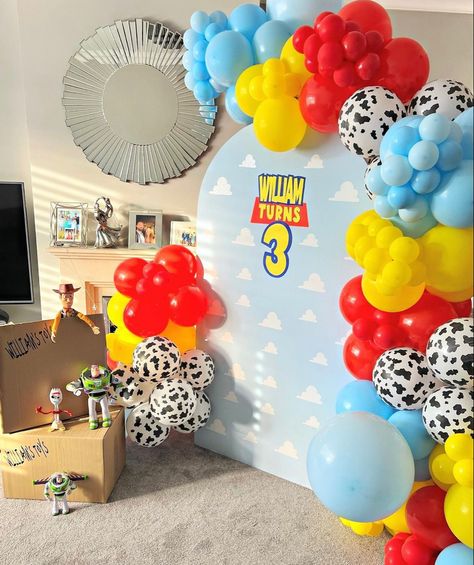 Toy Story Arch, 30th Birthday Background, Pixar Birthday, Star Backdrop, Baby Boy Birthday Themes, Toy Story Theme, Birthday Party Background, Story Birthday, Wine Bars