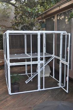 (ad) Catios Can Be Built in Three Hours or Less, and Let Your Cats Diy Pet Cage, Ferret Enclosure, Cat House Outdoor, Reban Ayam, Diy Cat Enclosure, Backyard Landscapes, Ideas For Cats, Outdoor Enclosure, Cat Enclosures