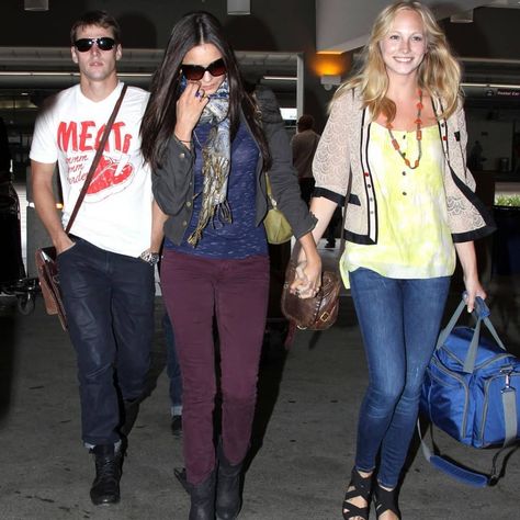 Candice King Daily on Instagram: “September 10, 2011 | #CandiceKing with @Nina, @IanSomerhalder and @Zach_Roerig arriving at LAX Airport.” Zach Roerig, Nina Dobrev Style, Vampire Diaries Poster, Vampire Diaries Movie, Candice King, Vampire Diaries Cast, Daenerys Targaryen Jon Snow, Phoebe Tonkin, Caroline Forbes