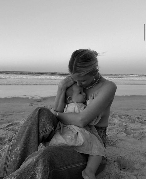 Baby Beach Pictures, Baby Beach Photos, Mum Hacks, Beach Photoshoot Family, Family Beach Session, Danielle Smith, World Breastfeeding Week, Breastfeeding Week, Beach Mom