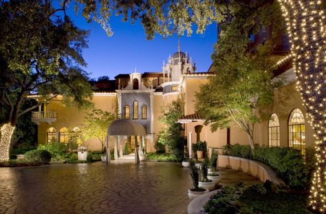 Dallas Pictures, Dallas Hotels, Couples Resorts, Chateau Hotel, Rosewood Hotel, Turtle Creek, Dallas Wedding Venues, Porte Cochere, Romantic Restaurant