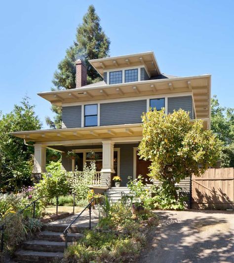 Hollywood Ending for a 1907 American Foursquare | Design for the Arts & Crafts House | Arts & Crafts Homes Online Four Square Homes, Craftsman Exterior, Arts And Crafts House, Craftsman Style Home, Craftsman Bungalows, Prairie Style, Exterior Paint Colors, Craftsman House, Exterior House Colors