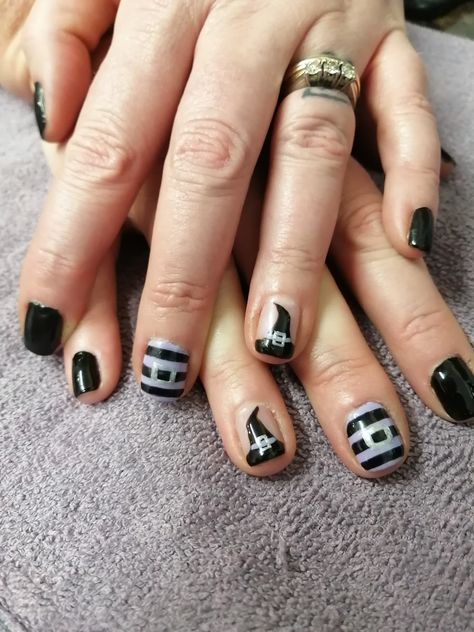 Witch Hat On Nails, Halloween Nails Witch Hat, Witch Hat Nail Art, Witch Hat Nails, Cartoon Nails, Witch Nails, Witch Face, Manicure Inspiration, Cute Nail Art Designs