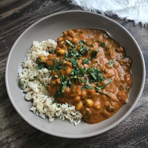 Chickpea or Chicken Masala Ibs Friendly Recipes, Low Fodmap Vegetables, Chickpea Masala, Ibs Friendly Food, Low Fodmap Recipes Dinner, Fodmap Friendly Recipes, Veggie Quiche, Lentil Chili, Chicken Masala