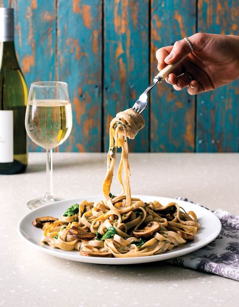 Mushroom Tagliatelle, Mushroom Recipes Vegan, Vegan Easter Recipes, Pizza Bread Recipe, Vegan Drinks Recipes, Nutrition Meal Plan, Comforting Dinner, Pasta Types, Vegan Easter