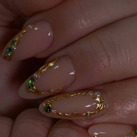 Gold And Nude Nails, Mid Nails, Aphrodite Nails, Nails Technician, Gold Chrome Nails, Green Charms, Chrome Nail Art, Nude Nail Designs, Acrylic Nails Designs