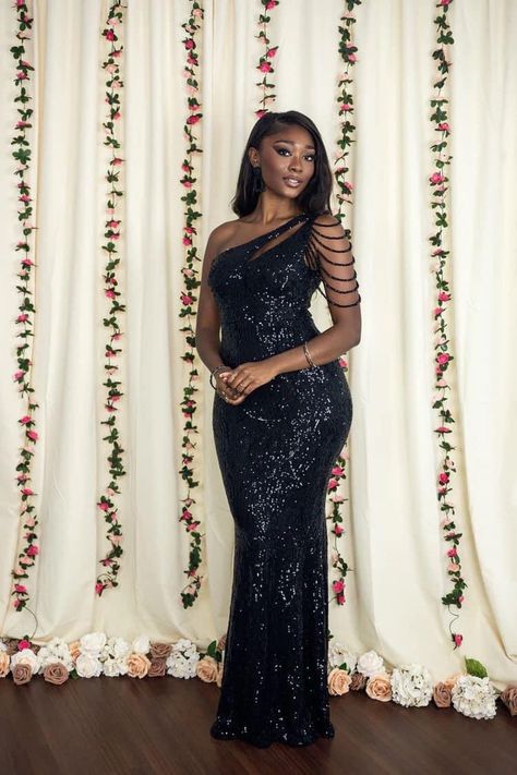 Black Dinner Gown, Dinner Gowns Classy, Dinner Dress Classy Elegant, Dresses Classy Elegant, Black Dinner Dress, Lace Dress Classy, Dinner Gowns, Dinner Gown, Nigerian Lace Styles Dress