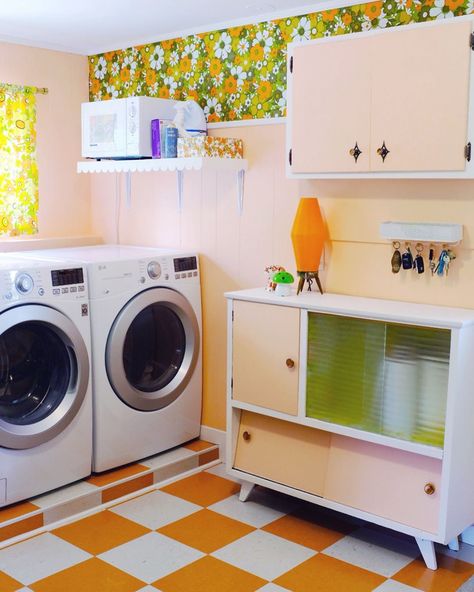 ✨Shermy✨ on Instagram: “🧺🧼✨ Something else I’ve been working on! My laundry room has been a bit of a project, I don’t have a before picture but it used to just be…” 70s Laundry Room Ideas, 50s Laundry Room, Groovy Laundry Room, Laundry Room Ideas Colorful, Midcentury Laundry Room Ideas, Retro Mudroom, 1970s Laundry Room, Disco Laundry Room, Retro Laundry Mat