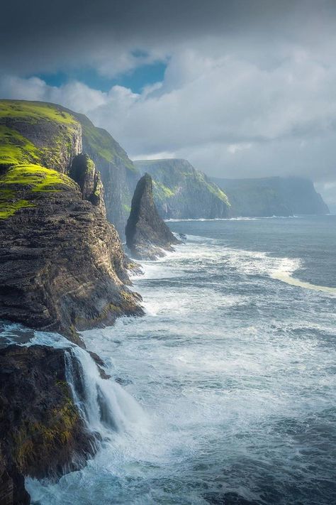 Aesthetic picture of Faroe Islands. Discover more photos of Merve Çevik with On The Road Again Glowworm Caves, Green Country, Aesthetic Picture, Beautiful Travel Destinations, Places In The World, Faroe Islands, On The Road Again, Ocean Creatures, Beach Picnic