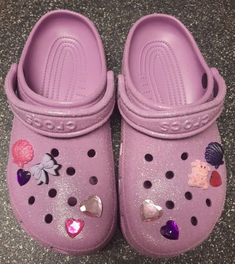 Bedazzle Clothes, Jimin's Girlfriend, Glitter Crocs, Crocs Aesthetic, Crocs Ideas, Crocs Outfit, Croc Charms, Pink Baby, Dream Shoes