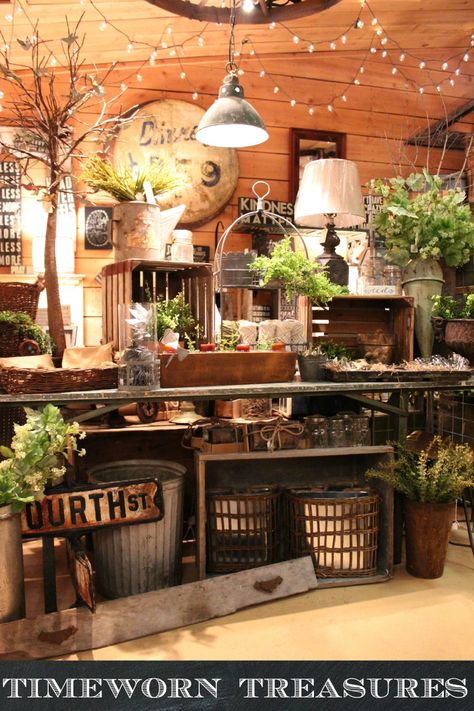 Antique Store Displays, Gift Shop Displays, Antique Booth Displays, Antique Booth Ideas, Market Displays, Booth Display, Country Store, Store Displays, Shop Interiors