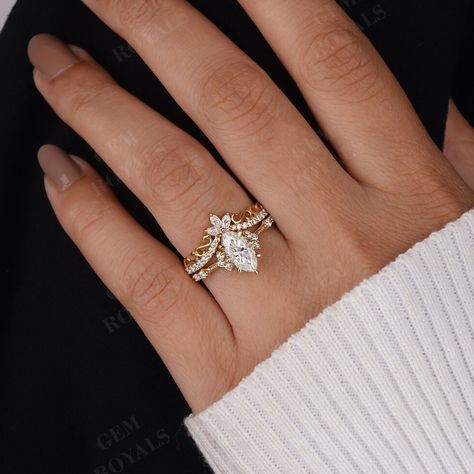 engagement ring | couple ring | diamond ring | gift for her | moissanite ring | gem stone | gem royals ✨ ⛱ Marquise Moissanite Wedding Ring Set, 14K Yellow Gold Vintage Art Deco Bridal Wedding Set, Matching Curved Band Anniversary Promise Ring Set #diamondringgoals #engagementring #weddingring #ringforwomen #moissanitering #ringgoals #giftforher Royal Wedding Rings, Engagement Ring Couple, Couple Bands, Moissanite Wedding Ring Set, Engagement Rings Couple, Ring Couple, Promise Ring Set, Moissanite Wedding Ring, Best Engagement Rings