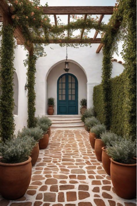 Rustic Mediterranean patio with whitewashed walls and wooden pergola Mediterranean Outdoor Patio, Mediterranean Entrance, Hacienda Courtyard, Mediterranean Patio Ideas, California Patio, Dream Backyard Patio, Mediterranean Patio, Mediterranean Style Homes, Cozy Patio