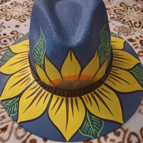 Mexican Hat Hand Paintedsombrero Mexicano Pintado A Mano Decoupage Hats, Mexican Hats, Burned Hats, Art Hats, Hat Painting, Painted Sun, Gucci Bucket Hat, Slouch Beanie Hats, Love Your Melon