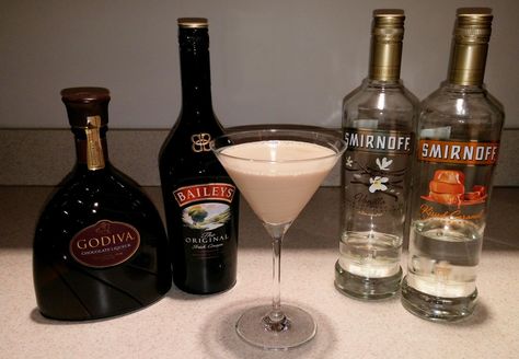 You can find lots of recipes for a Milky Way Martini on the internet, but most forget the caramel or use caramel syrup. Here is a variation that uses only spirits and liqueurs. If you like the candy ... Milky Way Martini Recipe, Milky Way Martini, Baileys Cocktails, Make Step By Step, Easter Cocktails, Adult Beverages Recipes, Caramel Vodka, Cocktails To Try, Vodka Recipes