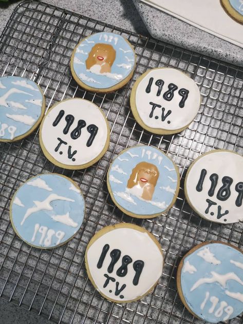 1989 Cookies Taylor Swift, Taylor Swift 1989 Cookies, 1989 Birthday Party Theme, 1989 Dress, 1989 Party, Taylor Swift Birthday Party Ideas, 13 Birthday Cake, 13 Birthday, Taylor Swift Birthday