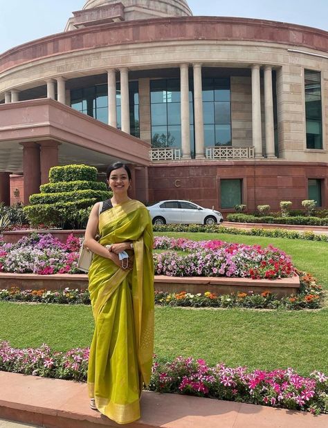 Apala Mishra, Ias Officer, Foreign Service Officer, Twins Fashion, Formal Saree, Ias Officers, Life Motivation Inspiration, Simple Saree Designs, Women Power